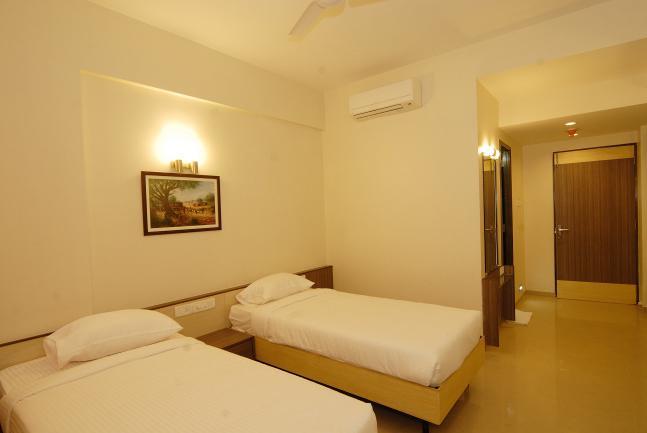 Pearl Suites Bangalore Room photo